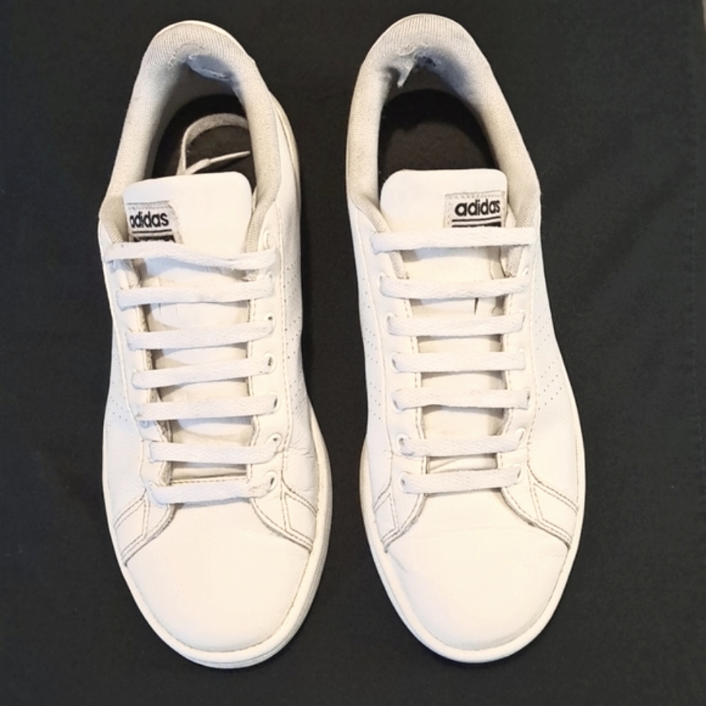Size 9 Adidas classic white shoes